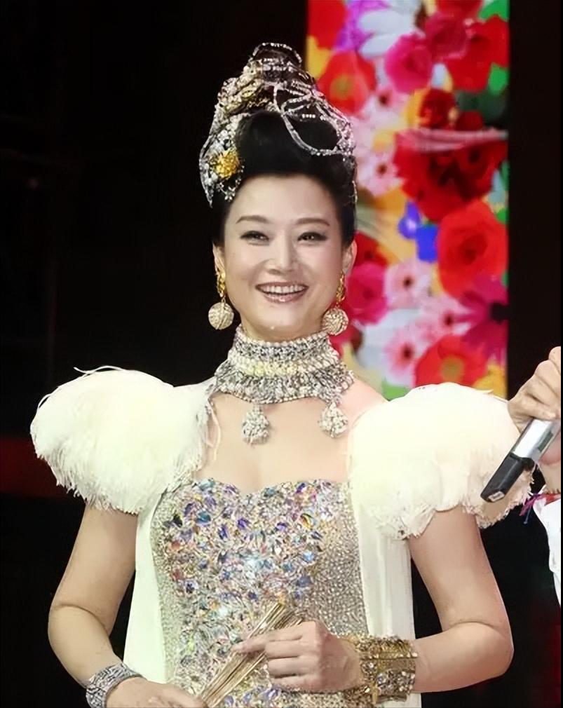2008年，宋祖英荣立一等功，专业技术等级调整至三级，肩章上也出现了醒目的松枝叶