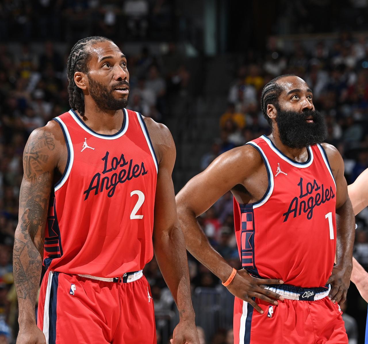 快船认清现实，将所有球员摆上货架！美媒报道：快船管理层非常不满球队的战绩，而随着