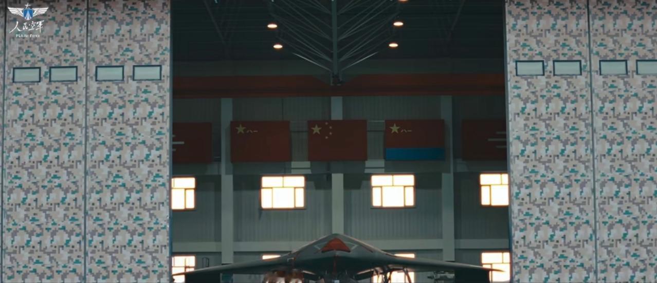 惊喜！没想到攻击-11和歼-20、歼-16编队飞行画面首次公开，太酷了！ 这