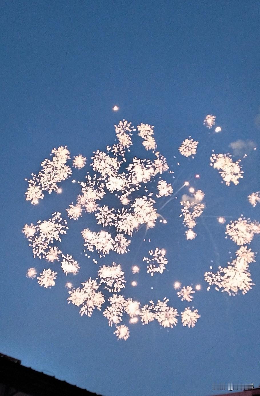 从买羽绒服来看我的消费观。去年买了一件羽绒服，快过年了，估计剩几件，就便宜卖给