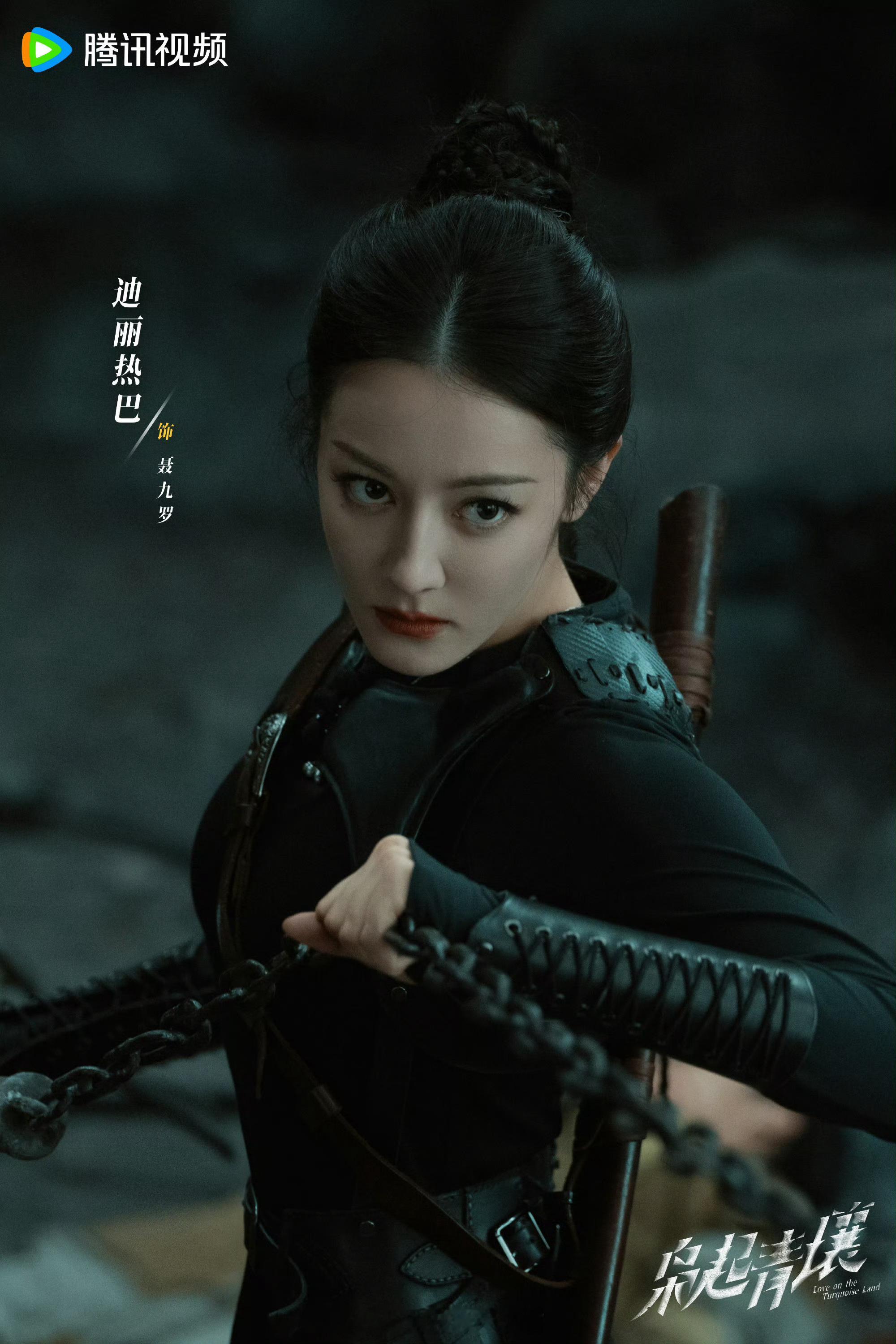 有网友说枭起血扑对迪丽热巴粉圈很伤，她四大金刚之一的大粉从枭起之后就没上过线了，