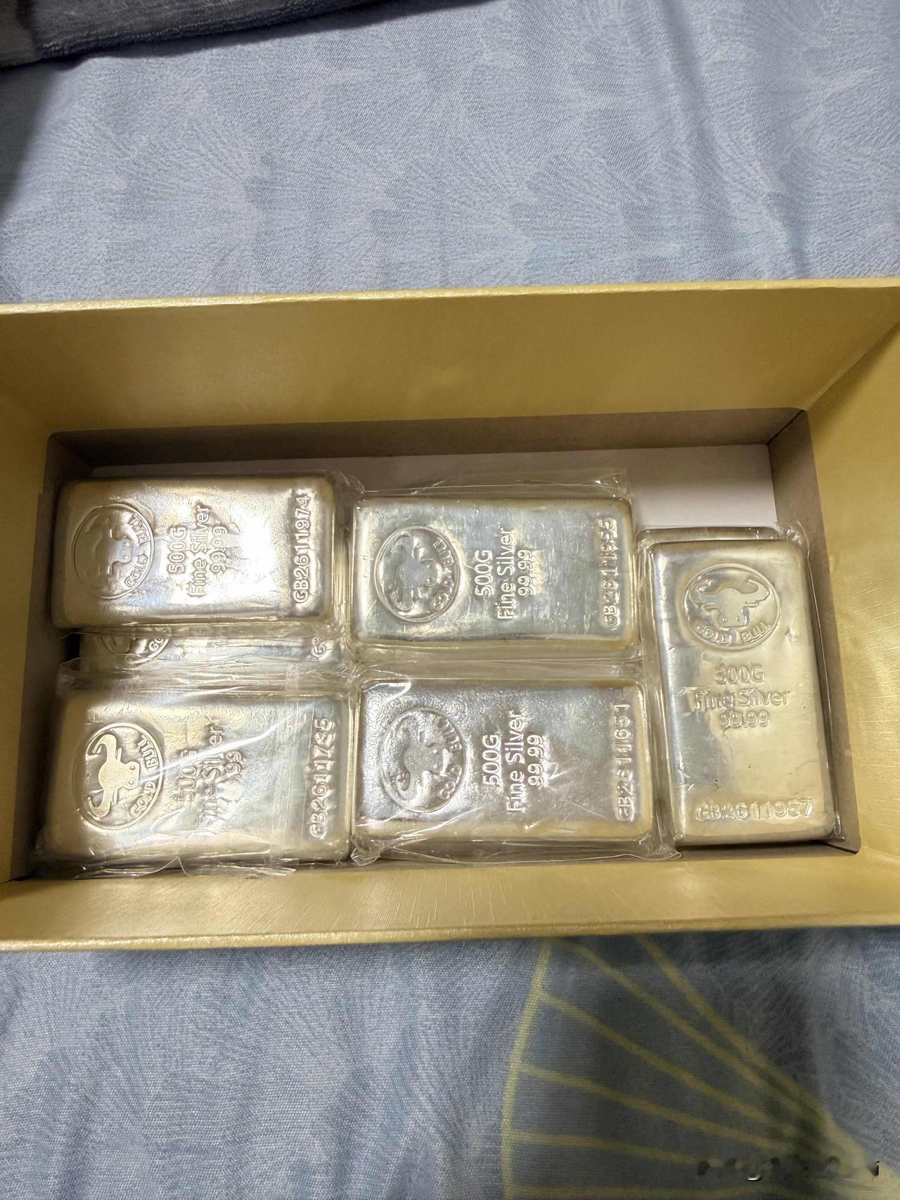 现在金价是1115，白银是20.11，如果涨回1200多，白银就是34块钱左右，