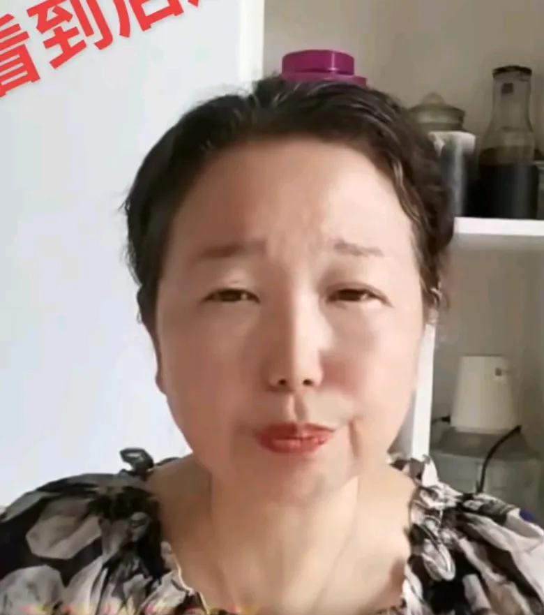 柴桑大姐讲到杜大娘直播时十级美颜的问题！大姐，今天说：总教练弄了几千级的美颜