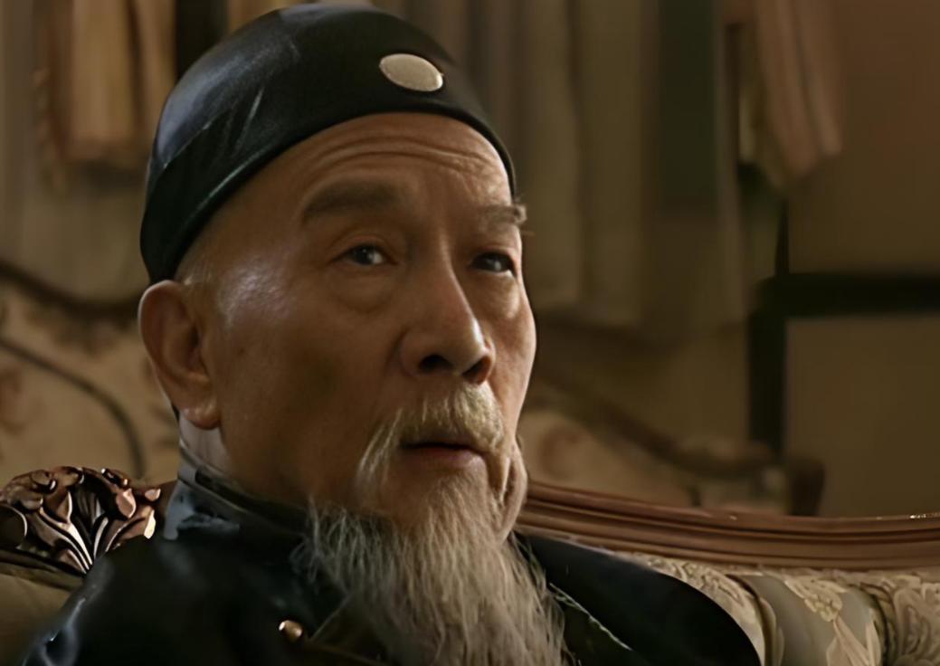 1874年，李鸿章弹劾左宗棠私吞军饷，慈禧派人去查，结果出来后，她脸色阴沉，意味