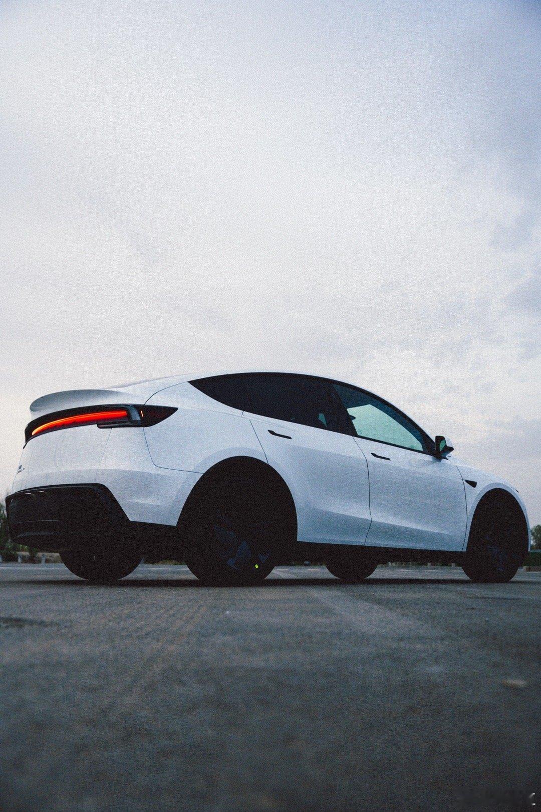 如何？[doge]特斯拉焕新modely📸投稿​​​