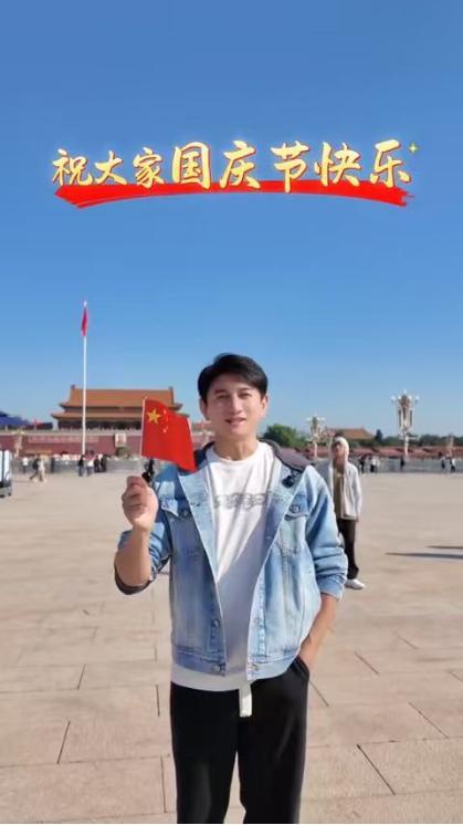 突然佩服刘诗诗的眼光了，原来她早就看清了吴奇隆的底色，这次国庆吴奇隆拿着
