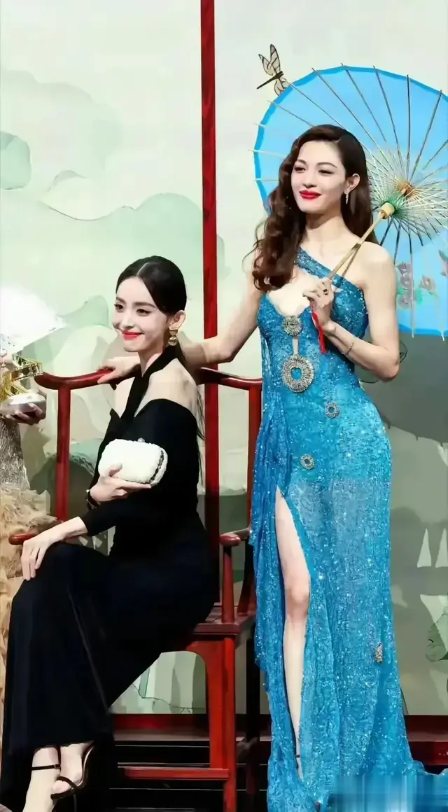 钟楚曦和古力娜扎同框比美!谁赢谁输