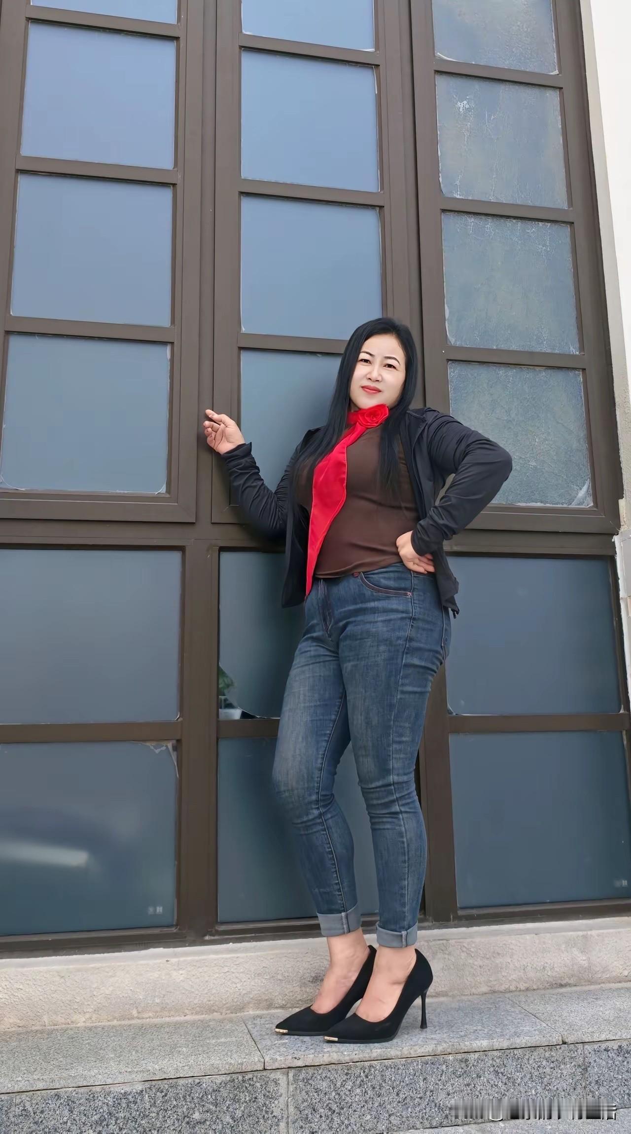 女人要做好八件事第一，每天不熬夜，把觉睡好第二，多喝水第三，少去管别人的