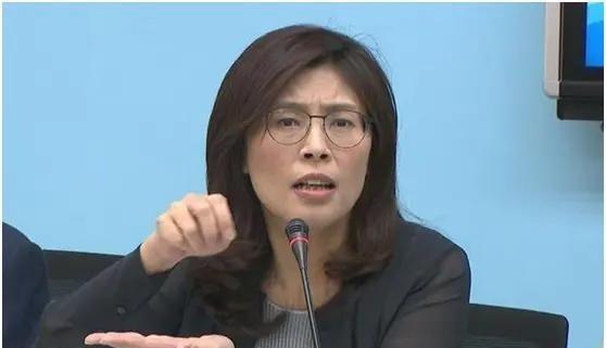 如何看待郑丽文访陆要提两个条件？本来，国共在一个中国原则上深化交流是正常不过的事