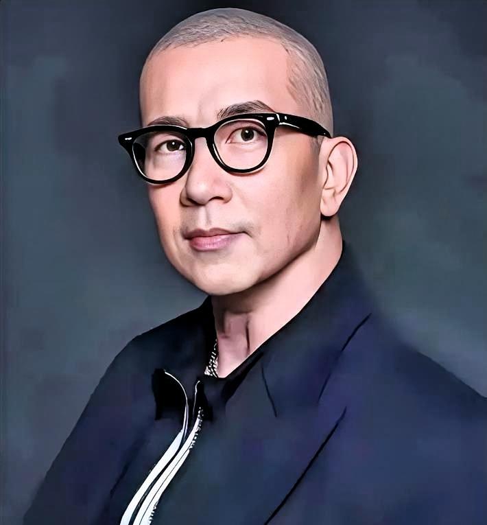 具俊晔推开律师事务所的门。他要撤销那份公证。当初签了字放弃继承、只要居住权，