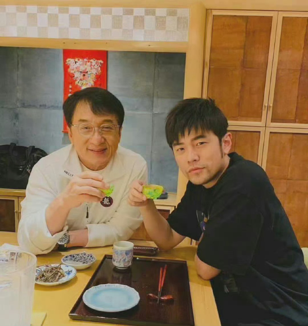 46岁的周杰伦71岁的成龙[比心]​​​​