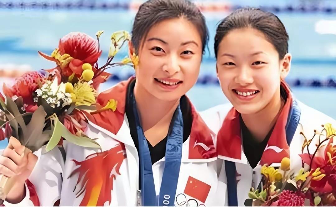 2001年，陈慧珊为了抱紧梁锦松的大腿，主动抛弃了自己的丈夫，不曾想，梁锦松却因