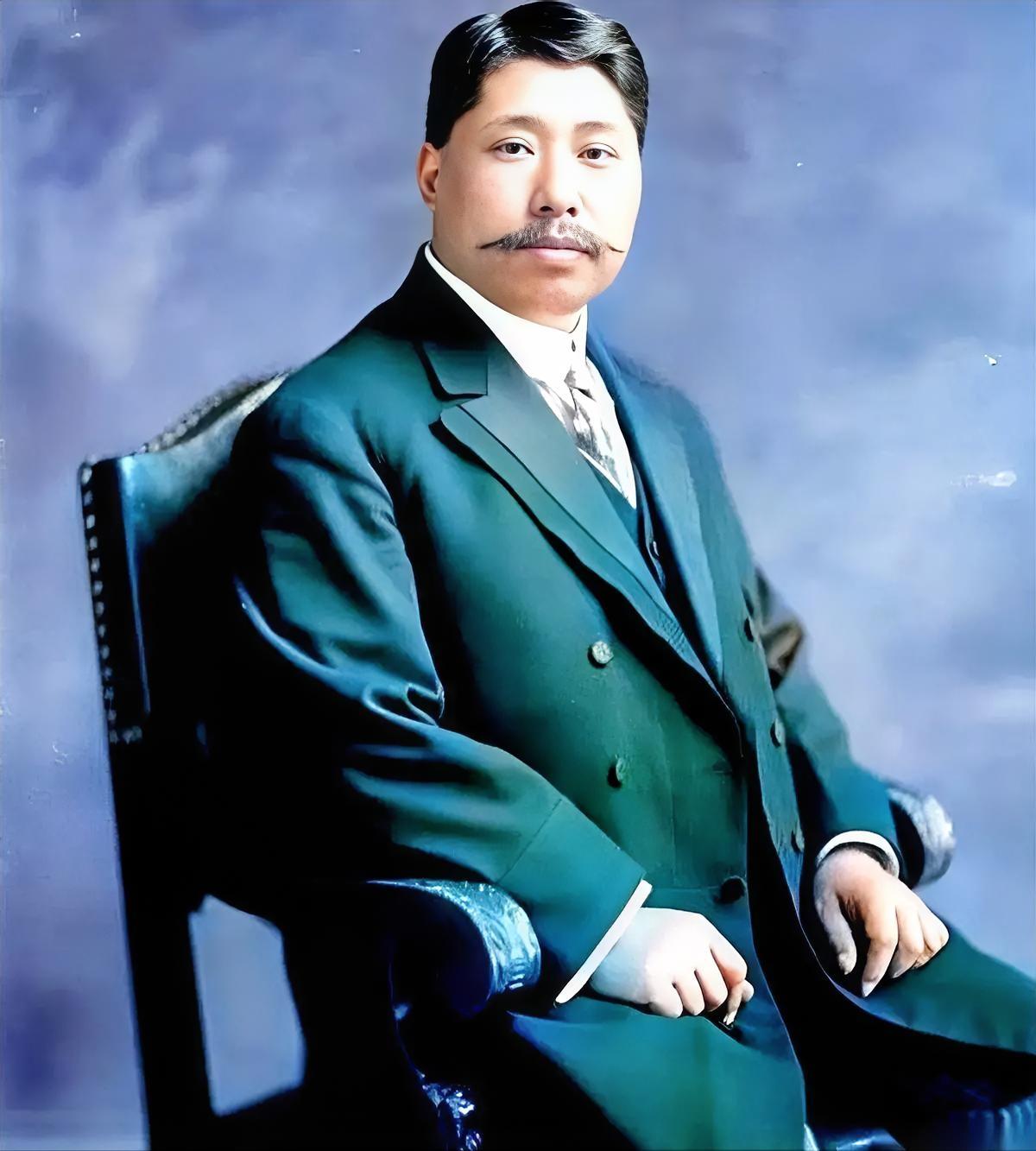 当年的黄兴，是真狠啊！你想想，长沙城一半都是他家的，收租都要跑两天马。结果呢？