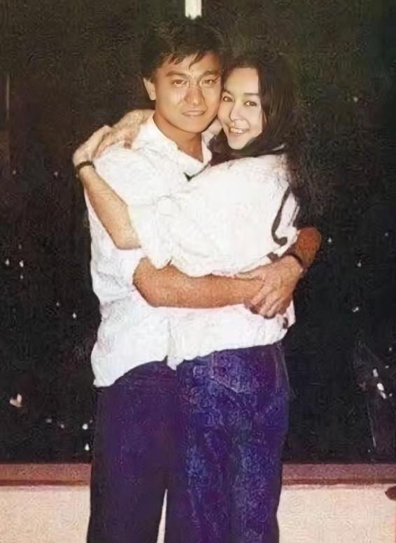 1983年，22岁的刘德华赴台拍戏，在这期间结识了18岁的琼瑶女郎喻可欣，两人相