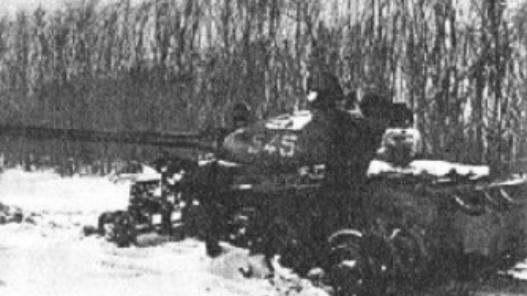1969年，我军缴获苏军一辆坦克，苏联派汉奸潜入我国，打算炸毁坦克，谁知汉奸在坐