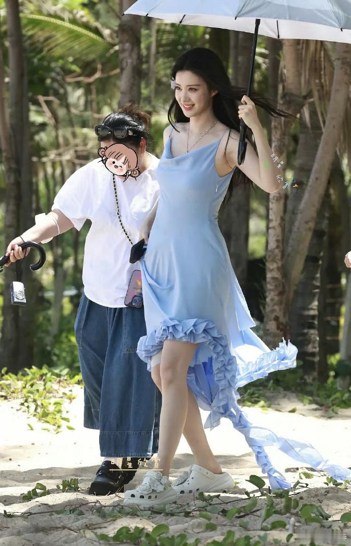 王楚然这就是大框架之美吧！迎风走来，弥漫着淡淡的清香～​​​