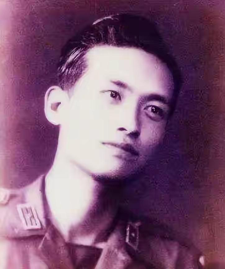 1947年，国军少校被俘，面对审问，他看了一眼连长，淡定地说：“同志，你级别太低