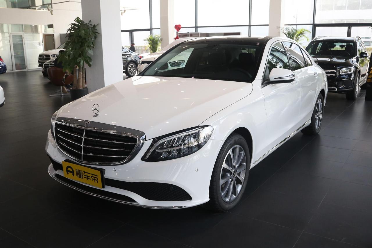 二手奔驰C就是那种网上再怎么骂它不好，但现实当中大家还是会排队购买的一台车。二手