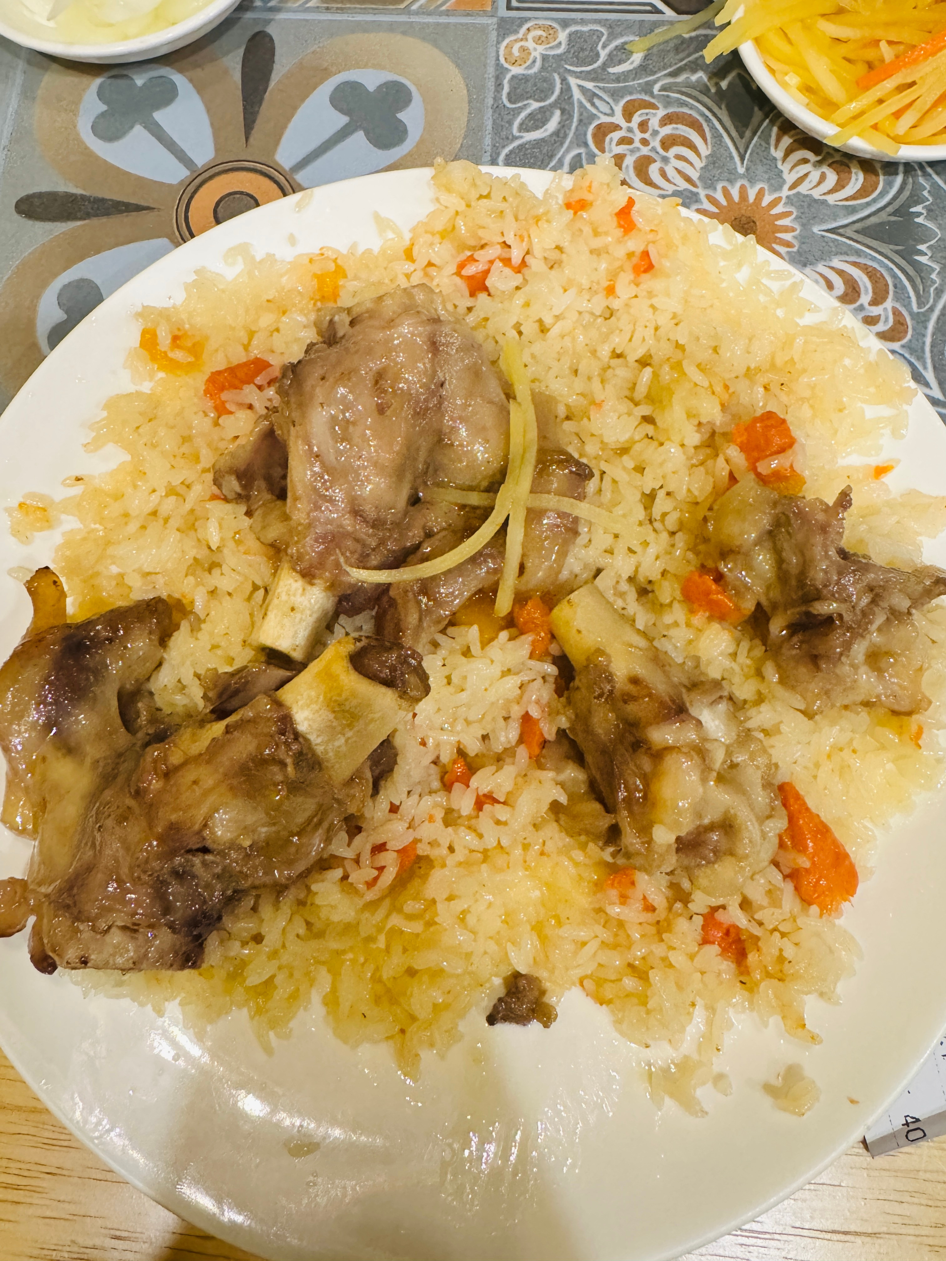 今日工作餐：羊拐筋抓饭小妹今天吃什么