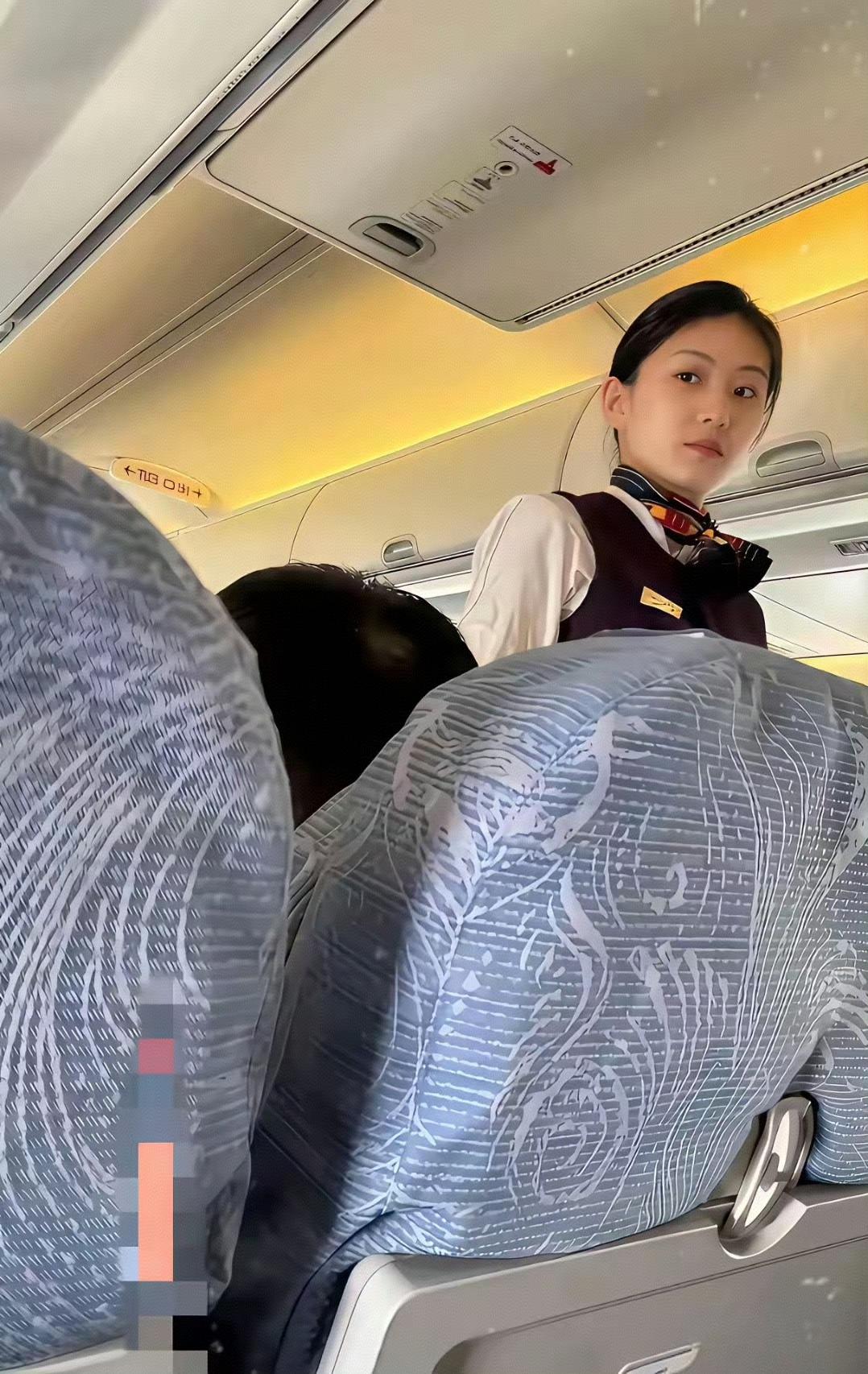 空姐眼神好犀利