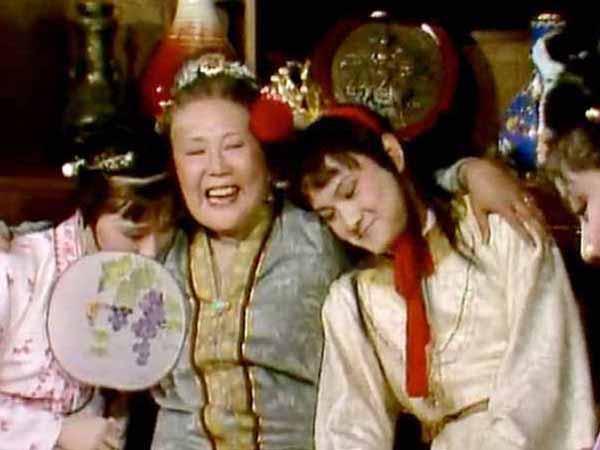 咦，古代定亲还讲究年纪吗？宝琴、湘云，都比黛玉小，怎么就都定了亲？不是还有指腹为