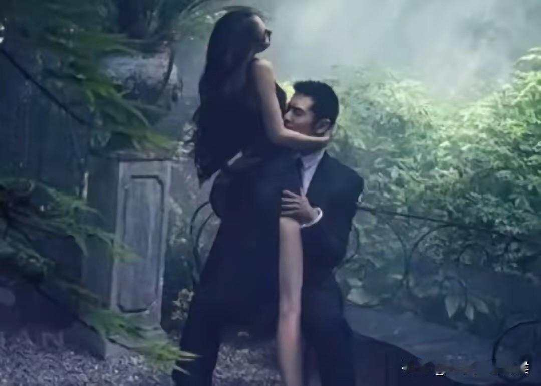 上大学时，我有一个偶像！一名高中的师兄，比我大两岁，他复习了两年，跟我同一年参