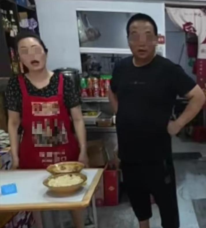 太讽刺！苏州开了快十年的夫妻面馆，一夜关门，攒了十年的口碑因为9毛钱压垮。安