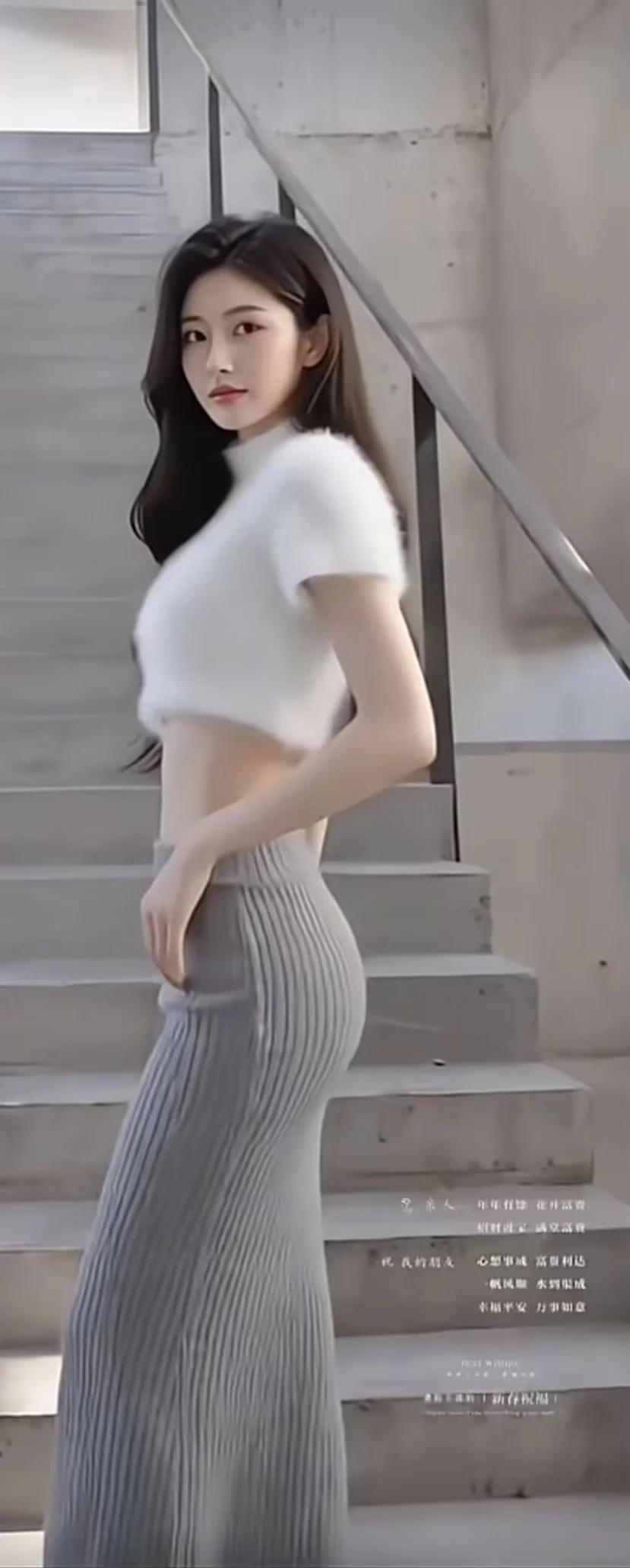 婚姻的本质，是两个人拿各自手里的牌去凑一副好局。你手里有什么，就打什么牌；