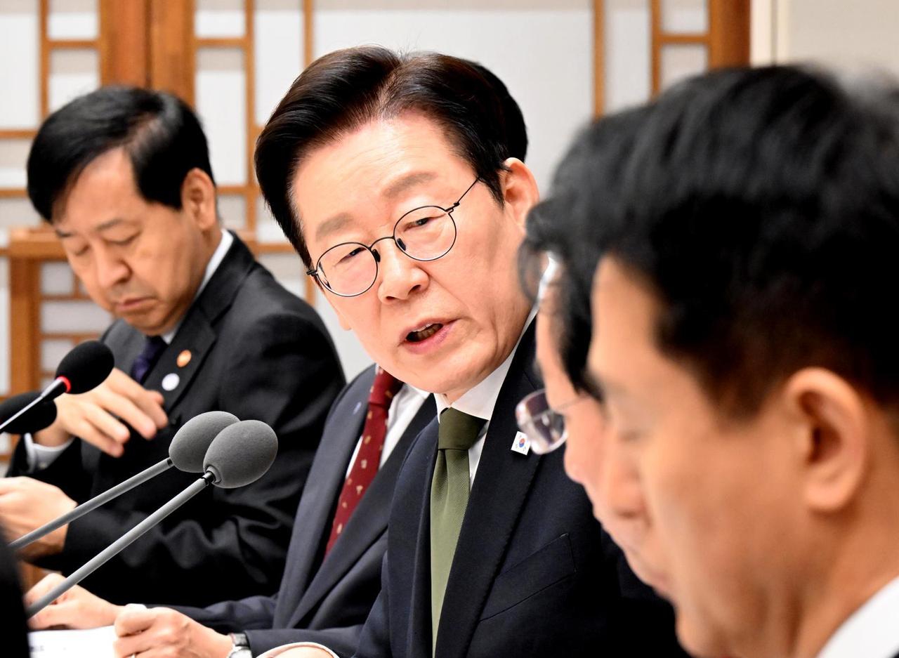 韩国媒体消息，李在明总统提出政党低俗标语牌拆除问题后，共同民主党加速推进《户外广