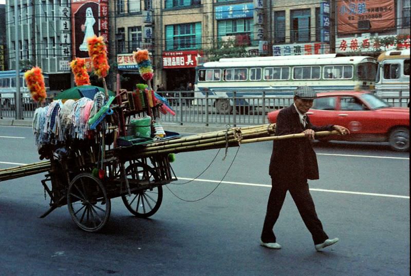 1970年代，台北的街头，有意思。
