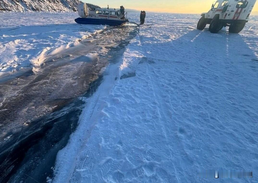 俄罗斯贝加尔湖冰面坠车的7名中国游客遇难者身份确认了，太悲惨了，一行五人中的一家