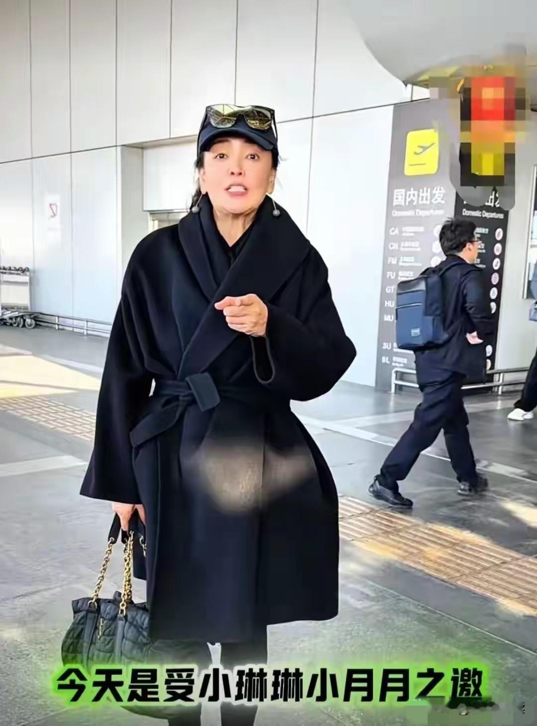 别说小箖箖这一正式露面可算让大家看了个清清楚楚先不说晒孙子能卖几盒酸辣粉