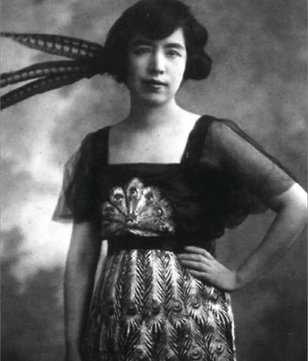 1943年1月，一个女人临终前做了一个决定，把几十万港元的家产全部捐出，一分不留