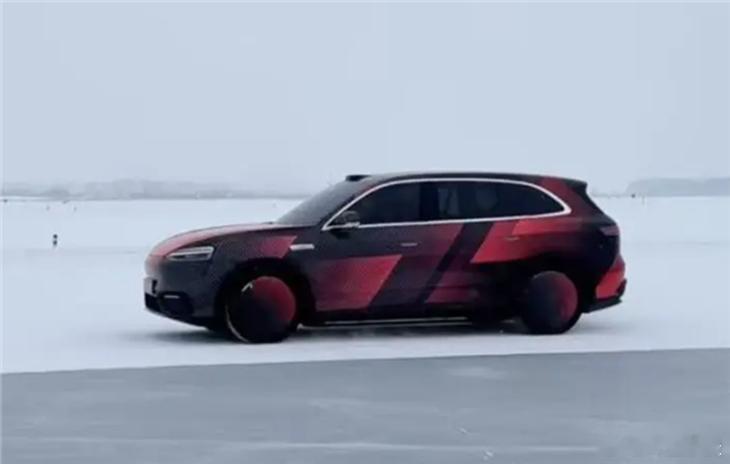 问界马上就要66大顺了？近日，问界M6的测试谍照曝光，引起不少关注。新车定位年轻