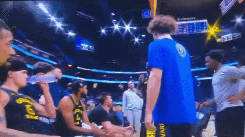 虽迟但到！追梦要对波杰姆斯基出手了！在昨天勇士与马刺的比赛中，波吉姆斯基全场表