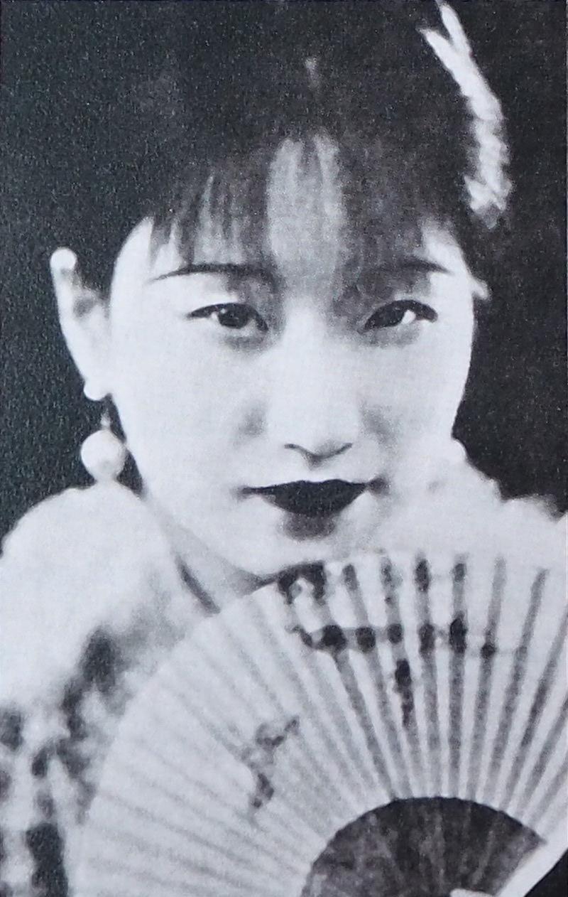 当年，陆小曼穷得揭不开锅，日本人带着1000块大洋送上门。陆小曼故意邋里邋遢，穿