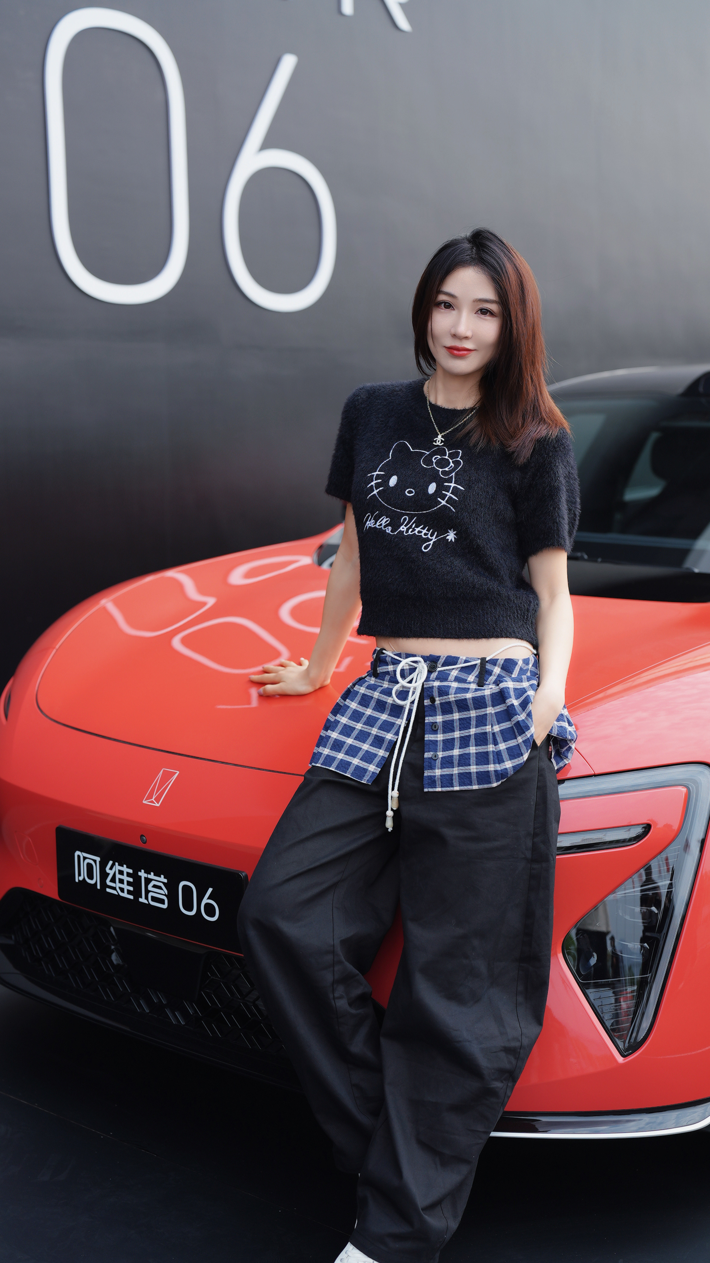 真不知道是人好看还是车好看​​​