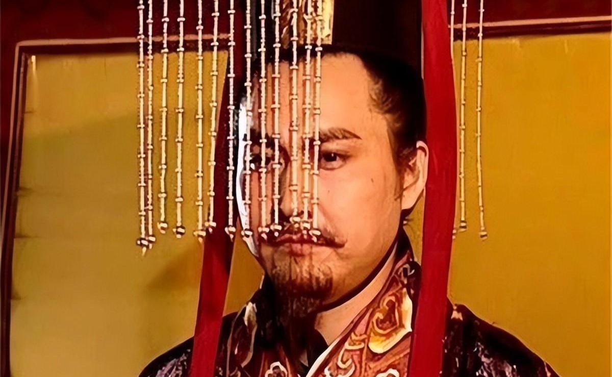 论心胸狭窄，三国里数曹丕为最！举几个例子：甄宓大美女吧，当初你娶人家，到手了