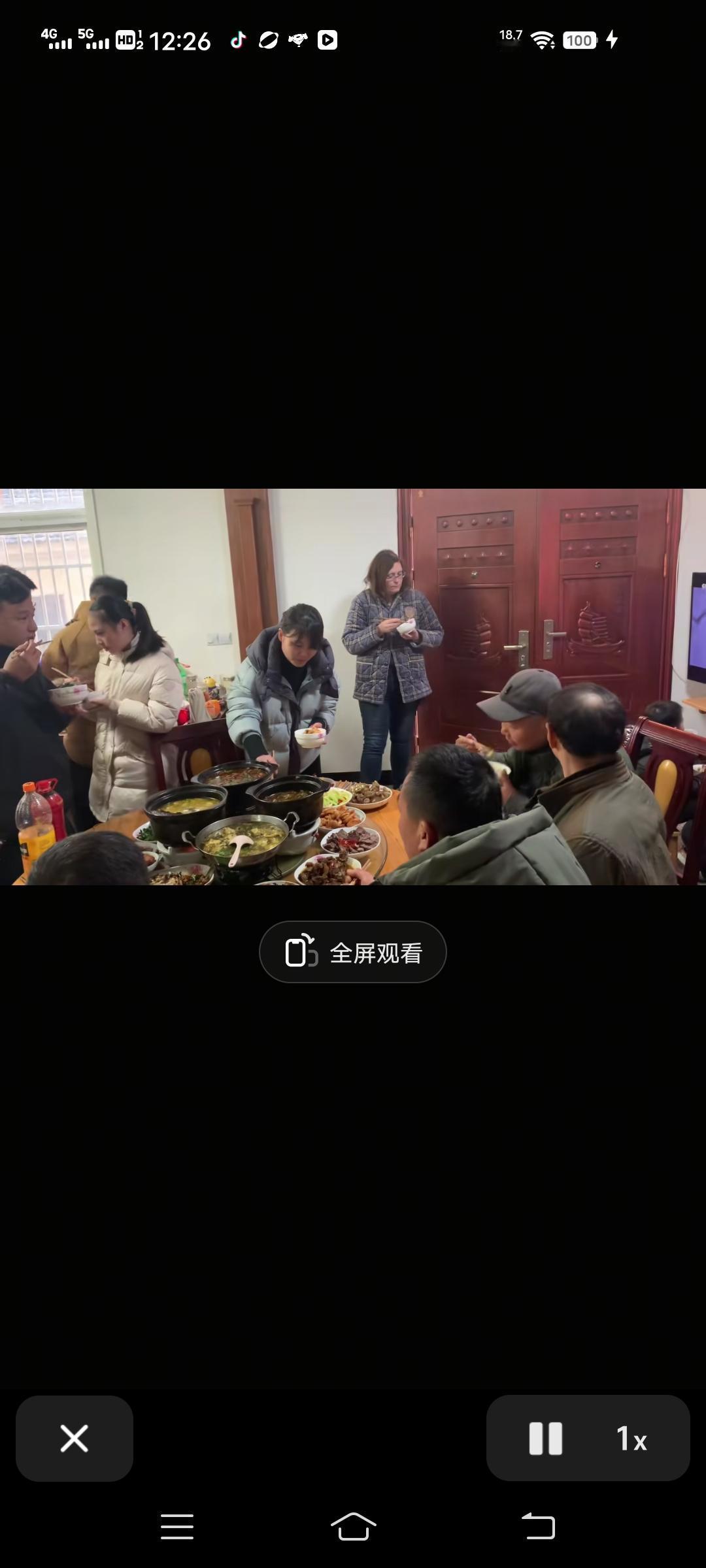 安徽小伙娶了一位德国媳妇，因外国媳妇未能上桌吃饭遭网暴！随后，小伙又发长文出来