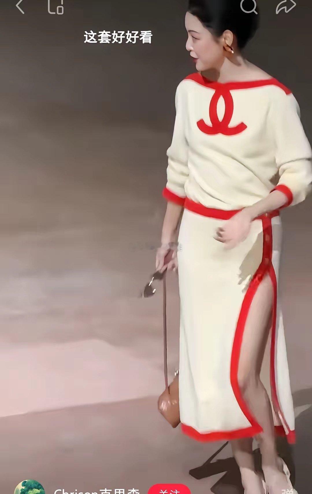 设计师真的很厉害套装配色很好看领口宽边设计独特亮眼又展示了logo​