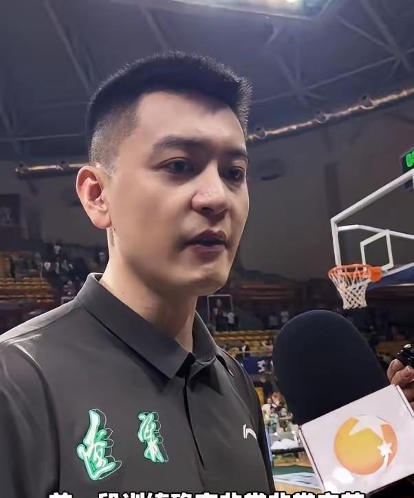 杨鸣比谁都想赢球！热身赛！辽宁队主场3分不敌来访的客队北控，辽宁队主力赵继伟，