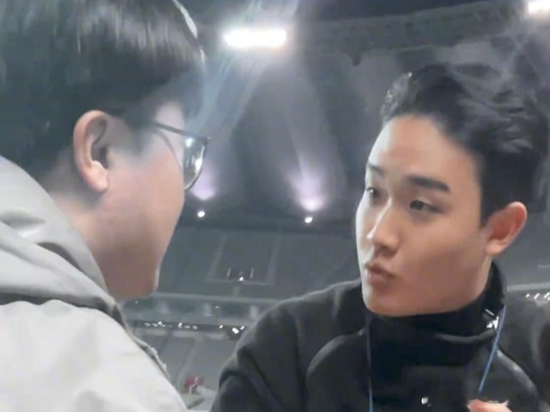 讲道理啊，如果禁止穿着客队球衣的球迷进入主队看台，那这条规则就应该明确的广而告之，而不只是作为球迷文