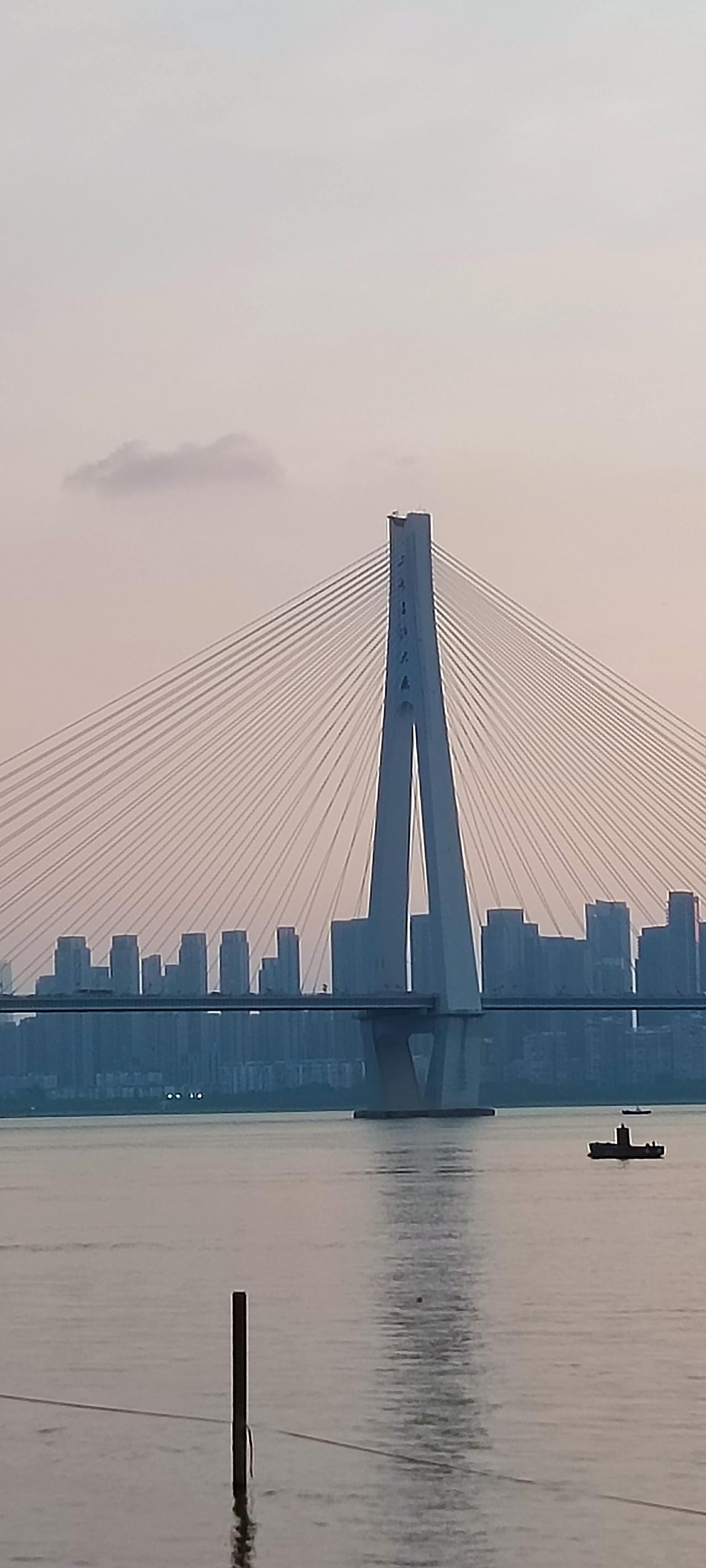 几家欢喜几家愁的房价有房子的人，都会关心房价，因为房价意味着自己的固定资产是升
