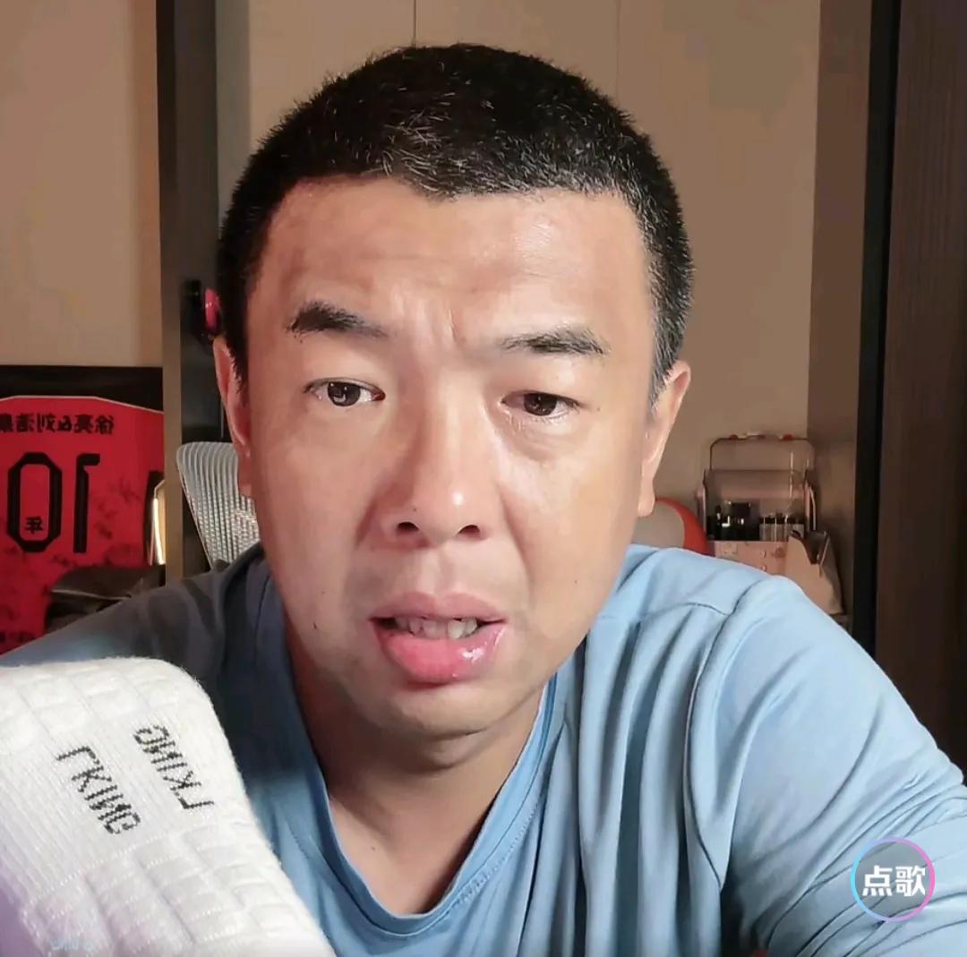 徐亮在直播间表示，长春亚泰本赛季不可能保级成功。他认为，这支球队现在都没有多少