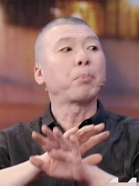 说心里话我觉得冯小刚一定心里不服气。为什么我拍的电影《抓特务》票价才30元你