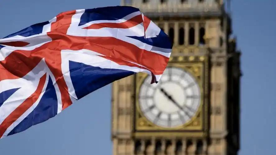 最近英国炸了，7月20日，泰晤士水务公司的债务直逼200亿英镑，英国的水利系统即