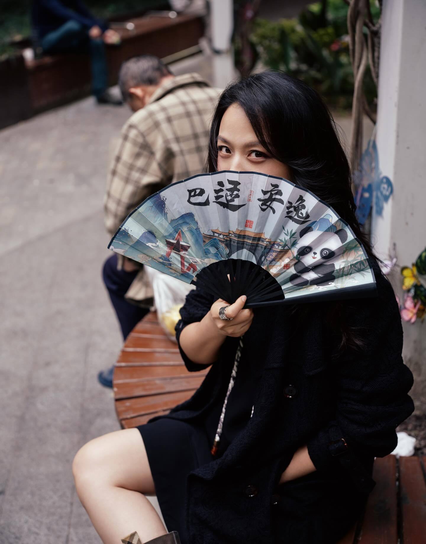 汤唯，上海街头拍摄。