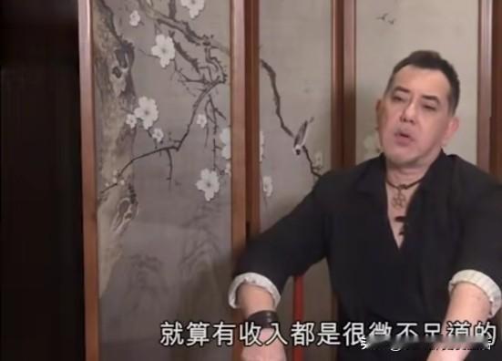 好好的一个演员，把自己的事业作没了。这又能赖谁呢？黄秋生，说已经5年没有什么正