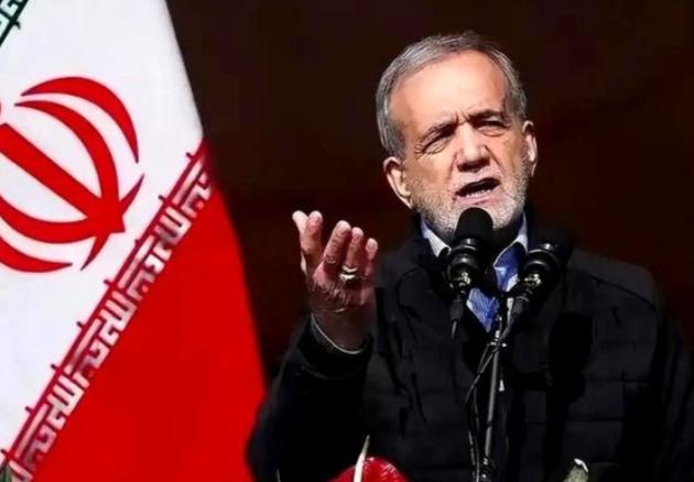 很多人以为，美国航母堵在伊朗家门口迟迟不动手，是怕了。其实，真正让白宫踩下刹车的