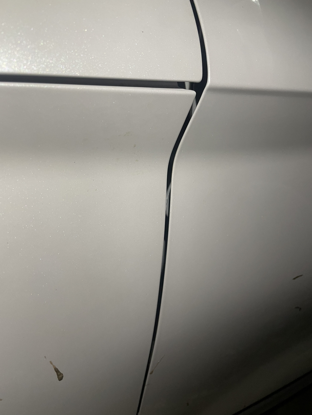 新车一血心疼回趟老家成事故车了，才两千多公里。车灯停在外面一夜不知道怎么坏了